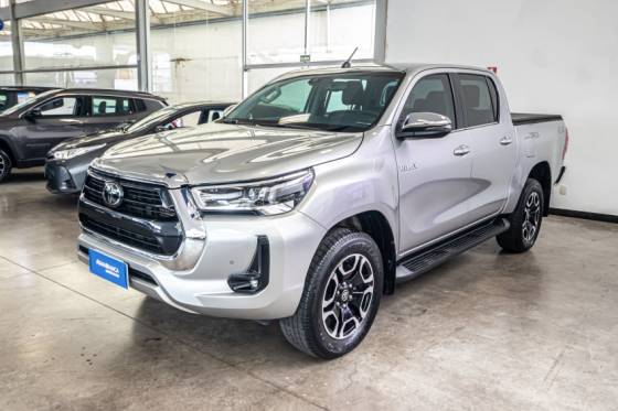 TOYOTA HILUX 2.8 D-4D TURBO DIESEL CD SRX 4X4 AUTOMÁTICO